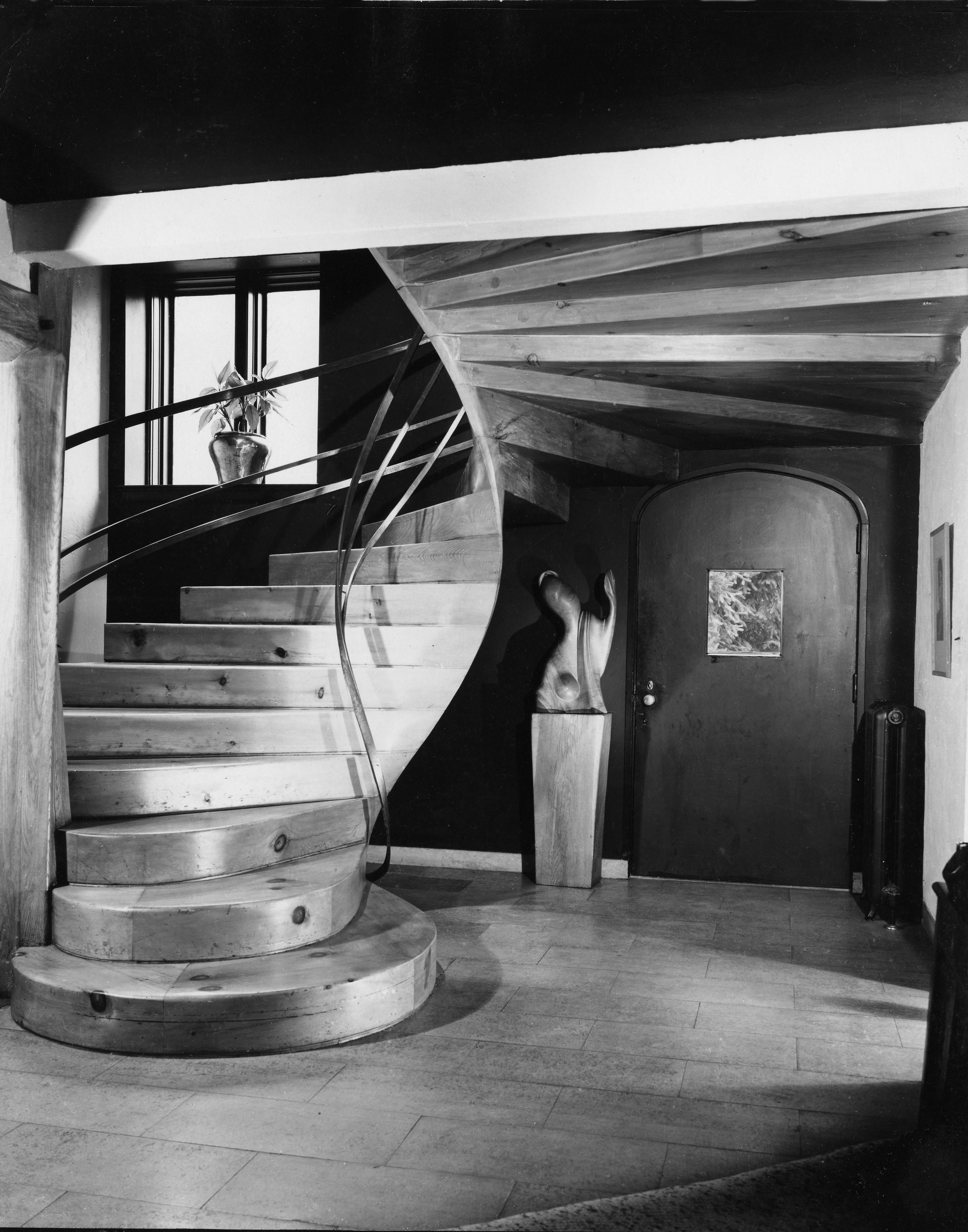 Wharton Esherick, Bok House Spiral Staircase, 1938. Compare with the Bauhaus Foyer, below to the right. Also shown: The Actress, 1938, center of photo.